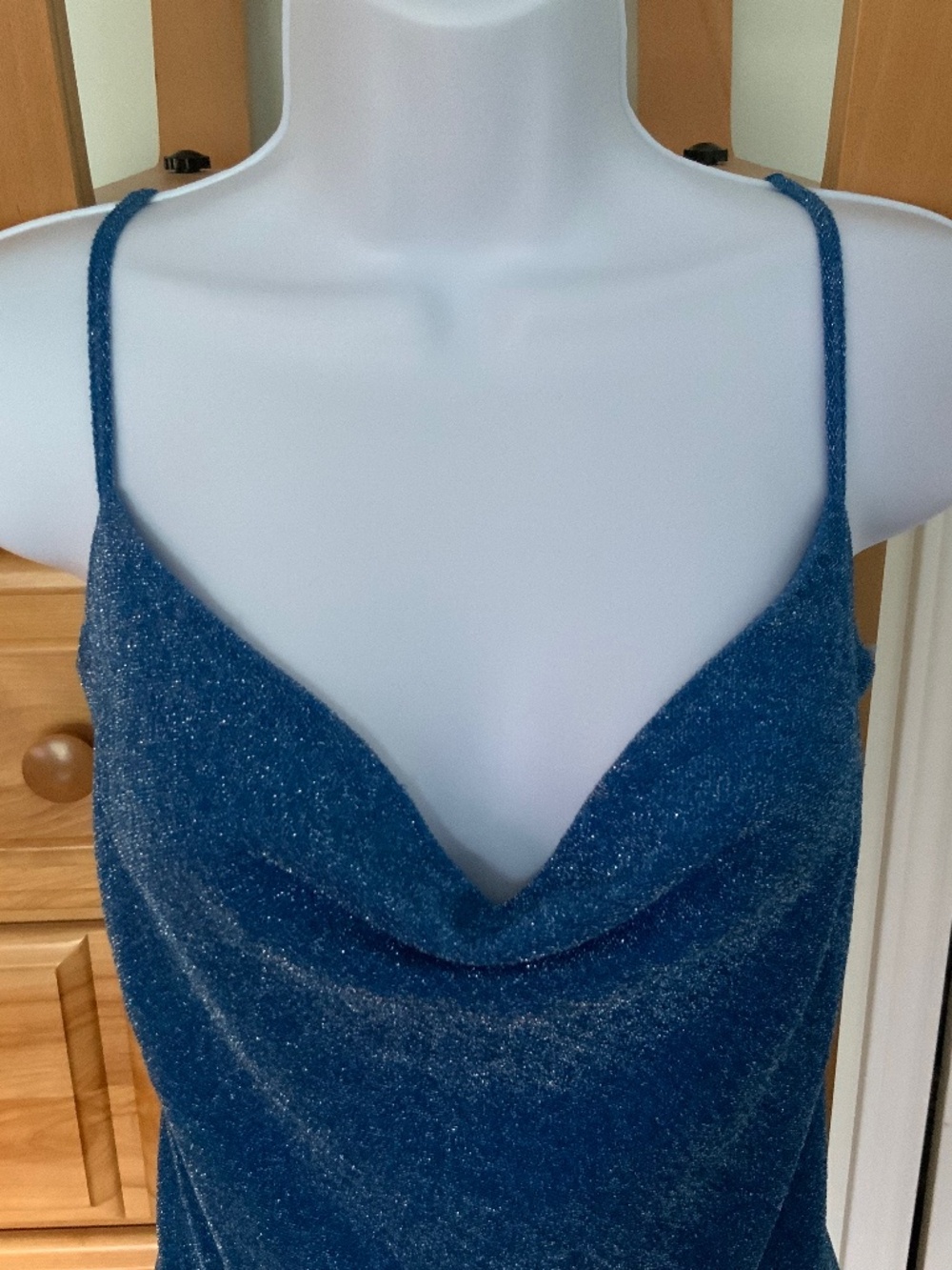 Icône by Simons sparkly glitter women’s top, size medium, colour blue.